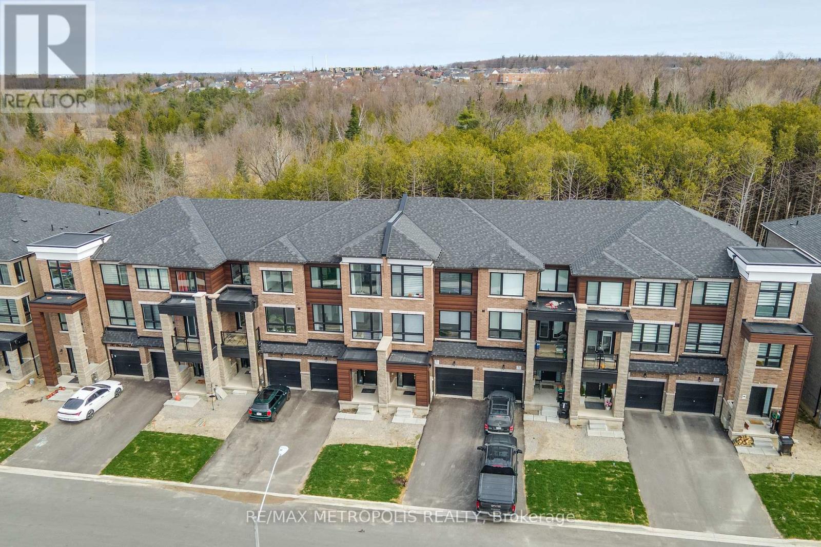 132 Blue Forest Crescent, Barrie, Ontario  L4M 7J6 - Photo 3 - S13630748
