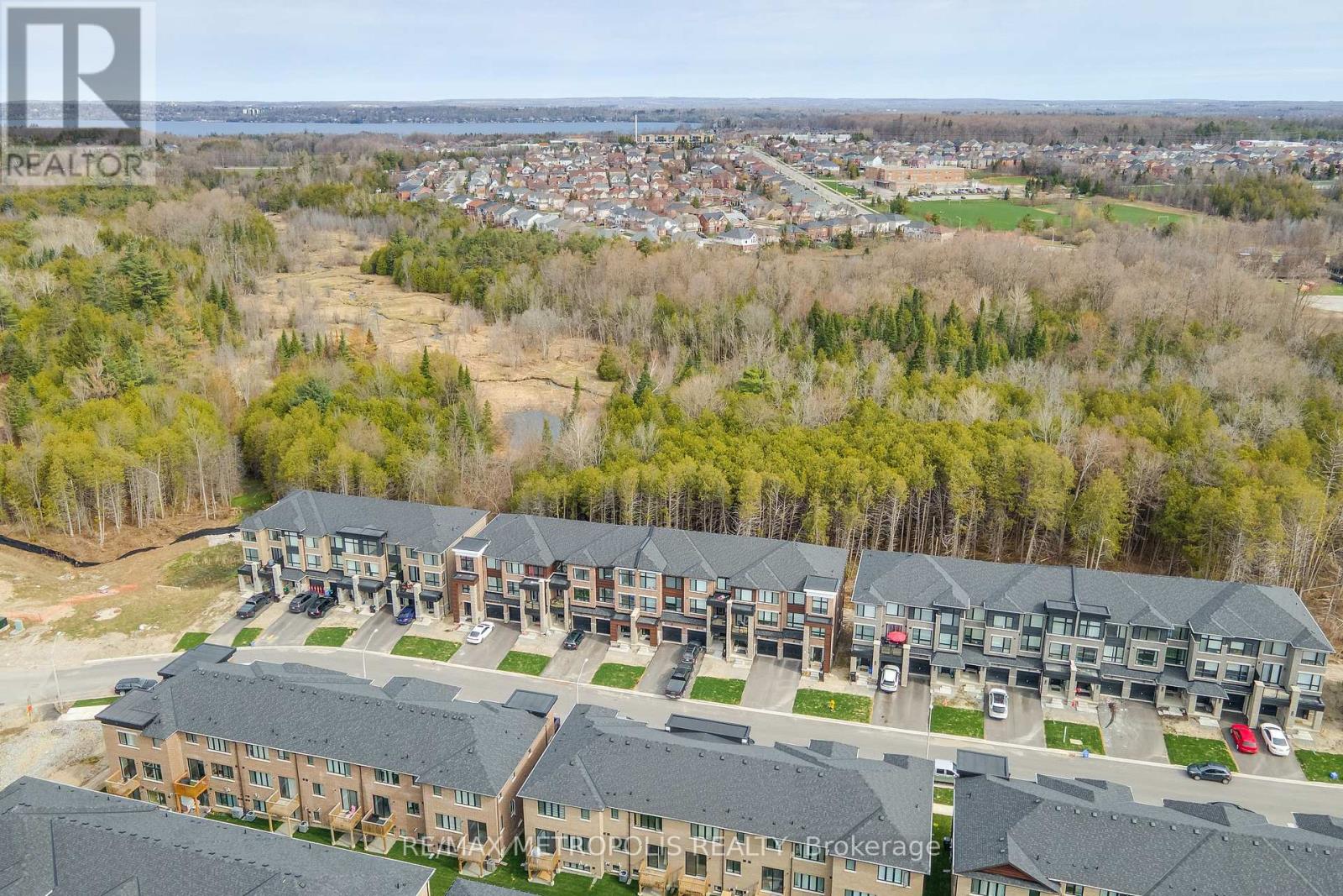 132 Blue Forest Crescent, Barrie, Ontario  L4M 7J6 - Photo 4 - S13630748