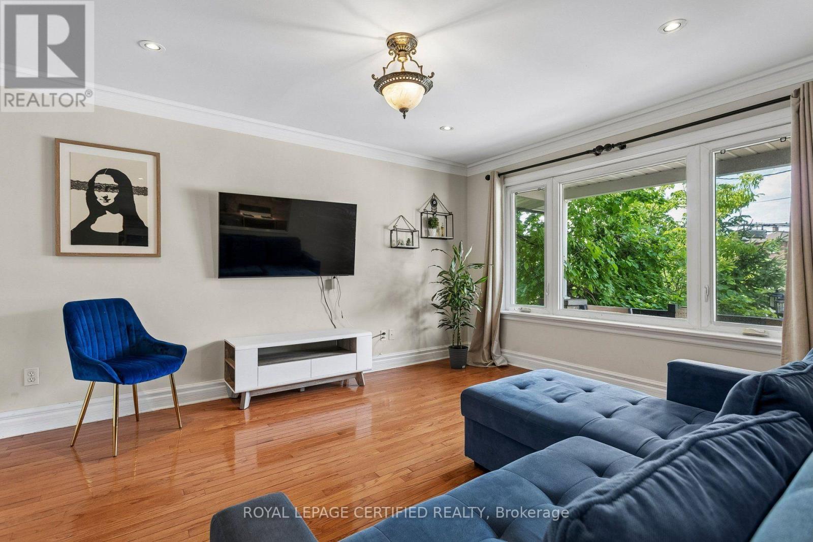 33 Donald Avenue, Toronto, Ontario  M6M 1J9 - Photo 13 - W13630740