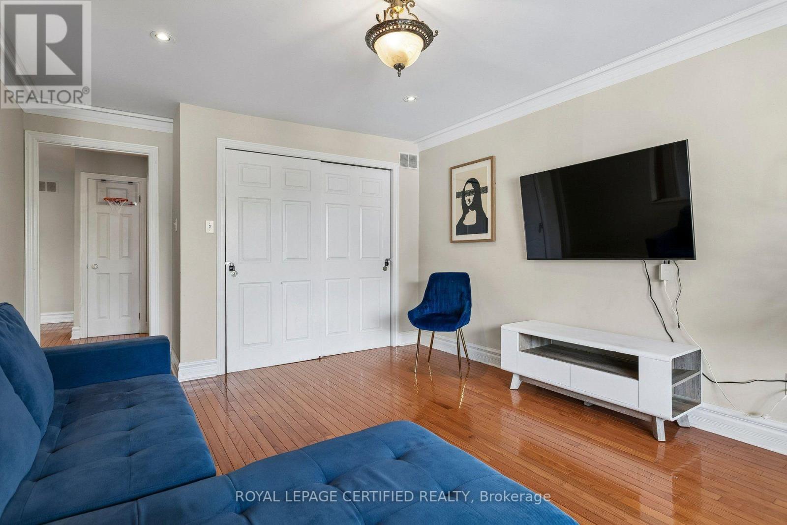 33 Donald Avenue, Toronto, Ontario  M6M 1J9 - Photo 15 - W13630740
