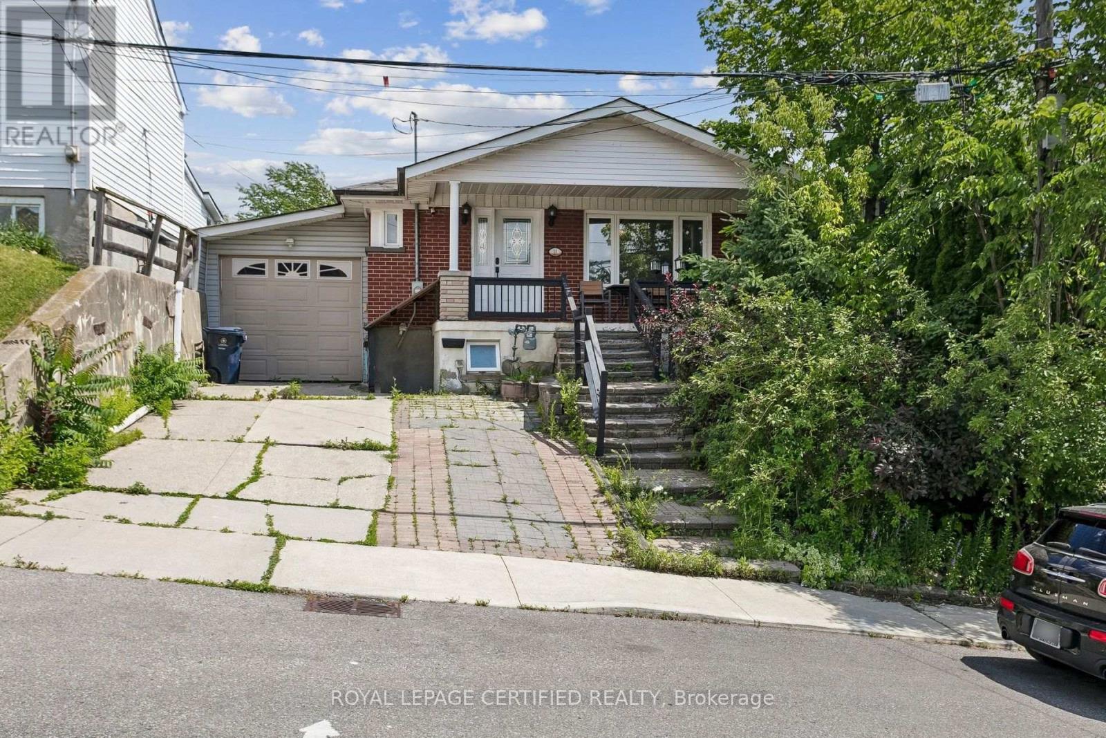 33 Donald Avenue, Toronto, Ontario  M6M 1J9 - Photo 2 - W13630740