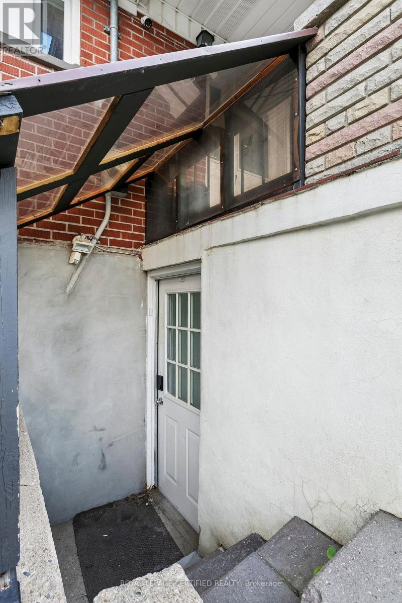 33 Donald Avenue, Toronto, Ontario  M6M 1J9 - Photo 25 - W13630740