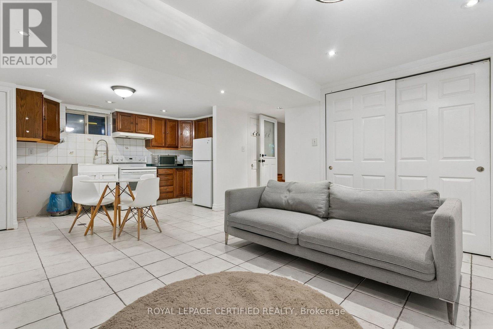 33 Donald Avenue, Toronto, Ontario  M6M 1J9 - Photo 26 - W13630740