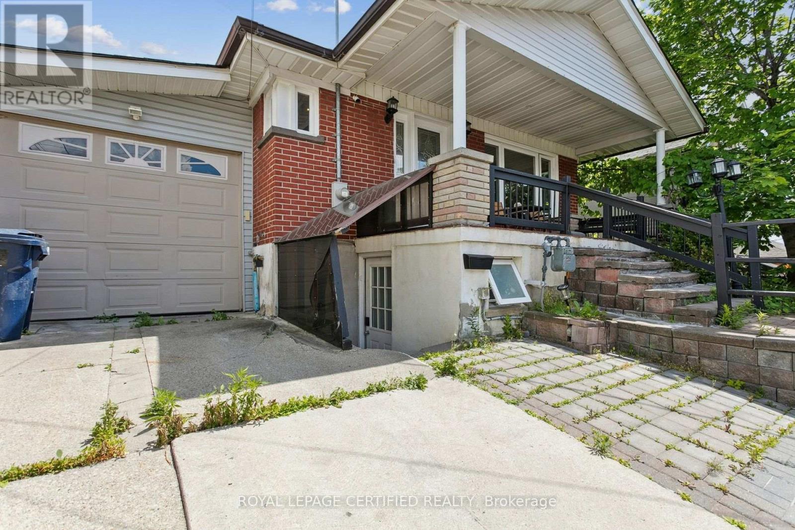33 Donald Avenue, Toronto, Ontario  M6M 1J9 - Photo 3 - W13630740
