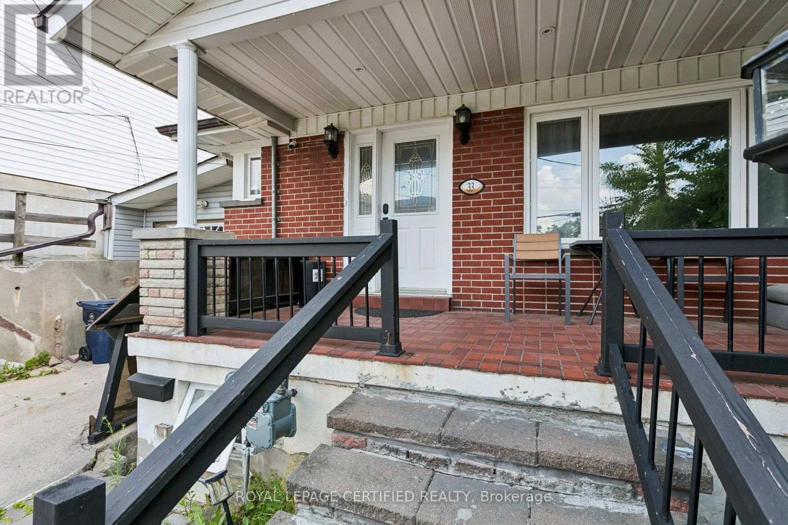 33 Donald Avenue, Toronto, Ontario  M6M 1J9 - Photo 4 - W13630740