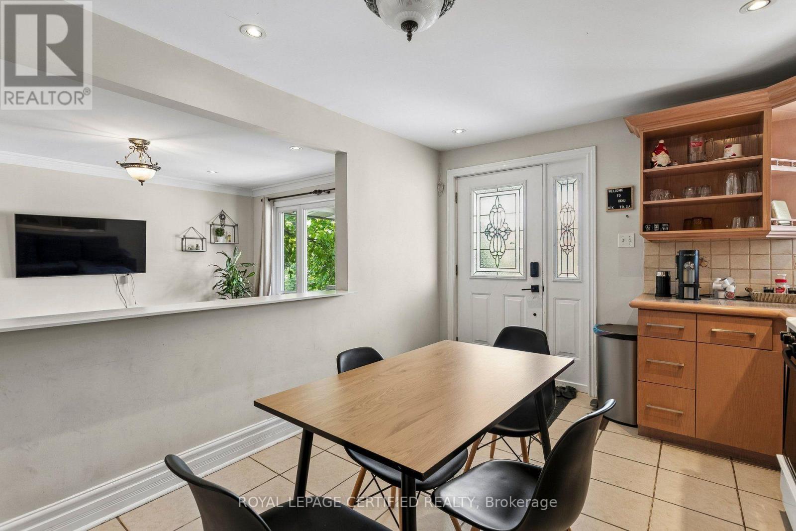 33 Donald Avenue, Toronto, Ontario  M6M 1J9 - Photo 8 - W13630740