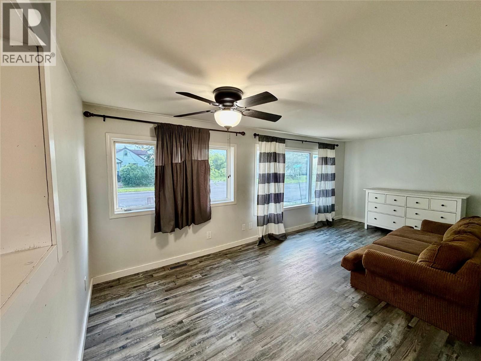 832 106 Avenue, Dawson Creek, British Columbia  V1G 2N4 - Photo 4 - 10393473