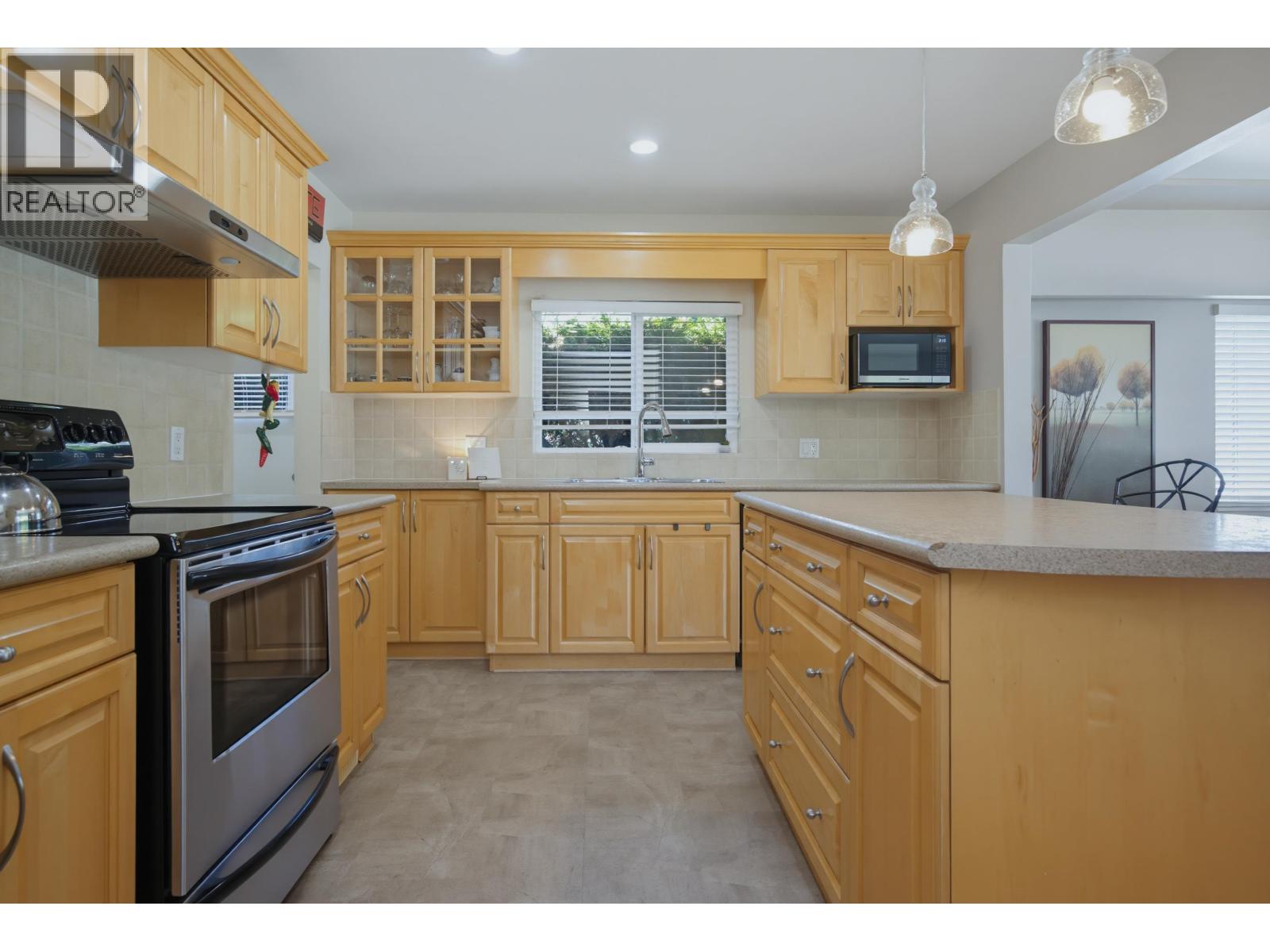 942 Porter Street, Coquitlam, British Columbia V3J 5C2 - Photo 9 - R3139998