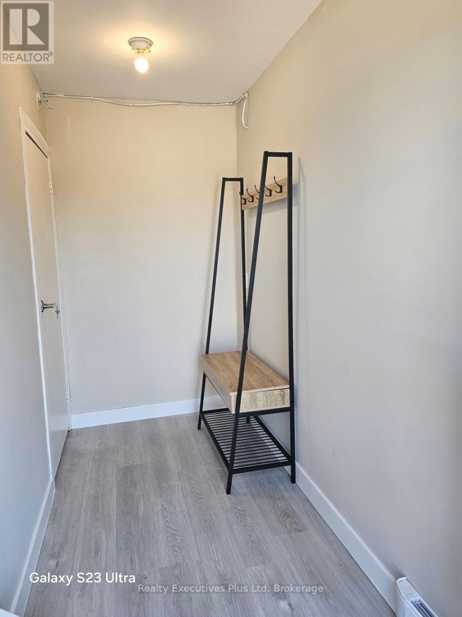 Apt 2 - 884 County Rd 6 Road S, Tiny, Ontario  L0L 2J0 - Photo 2 - S13630770