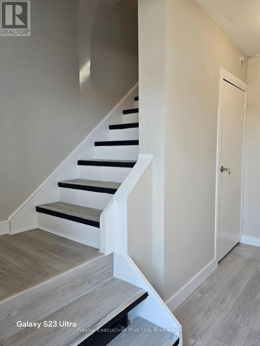 Apt 2 - 884 County Rd 6 Road S, Tiny, Ontario  L0L 2J0 - Photo 3 - S13630770