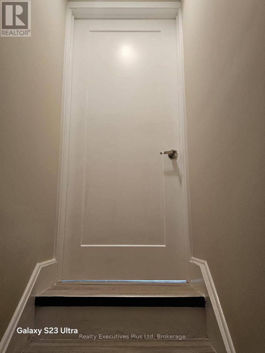Apt 2 - 884 County Rd 6 Road S, Tiny, Ontario  L0L 2J0 - Photo 4 - S13630770