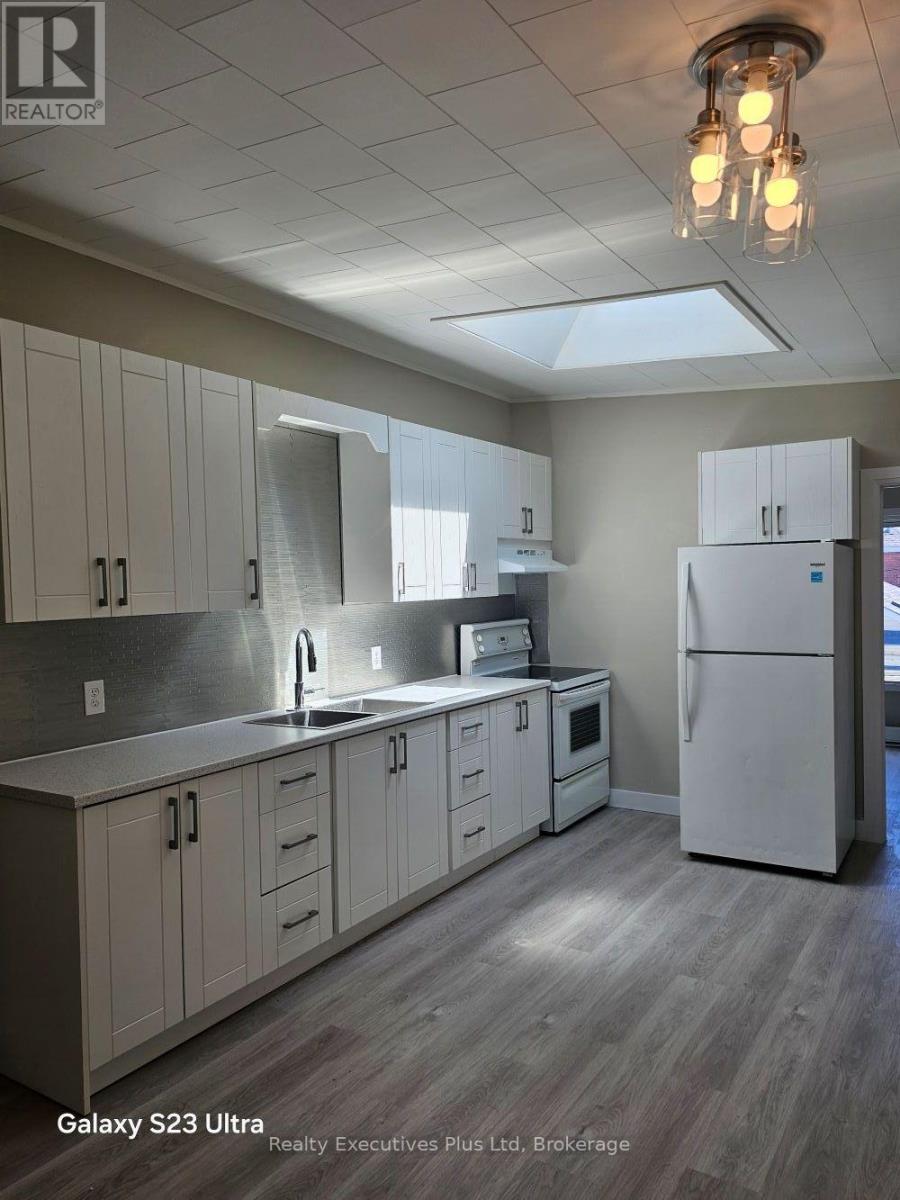 Apt 2 - 884 County Rd 6 Road S, Tiny, Ontario  L0L 2J0 - Photo 5 - S13630770