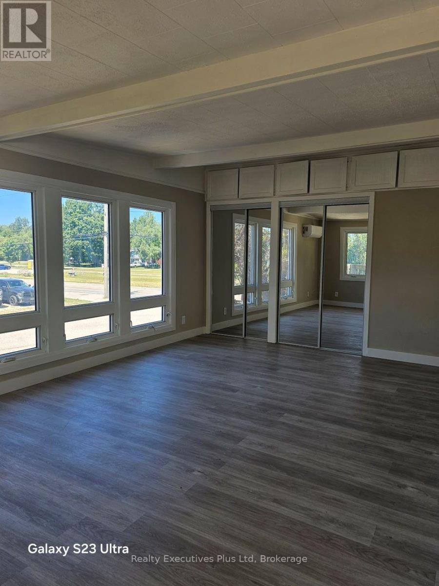 Apt 2 - 884 County Rd 6 Road S, Tiny, Ontario  L0L 2J0 - Photo 6 - S13630770