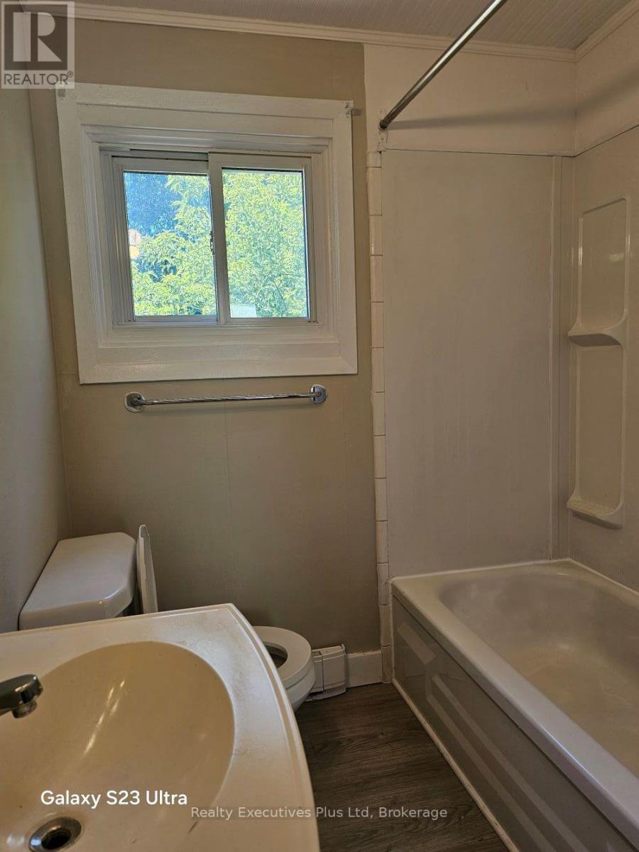 Apt 2 - 884 County Rd 6 Road S, Tiny, Ontario  L0L 2J0 - Photo 7 - S13630770