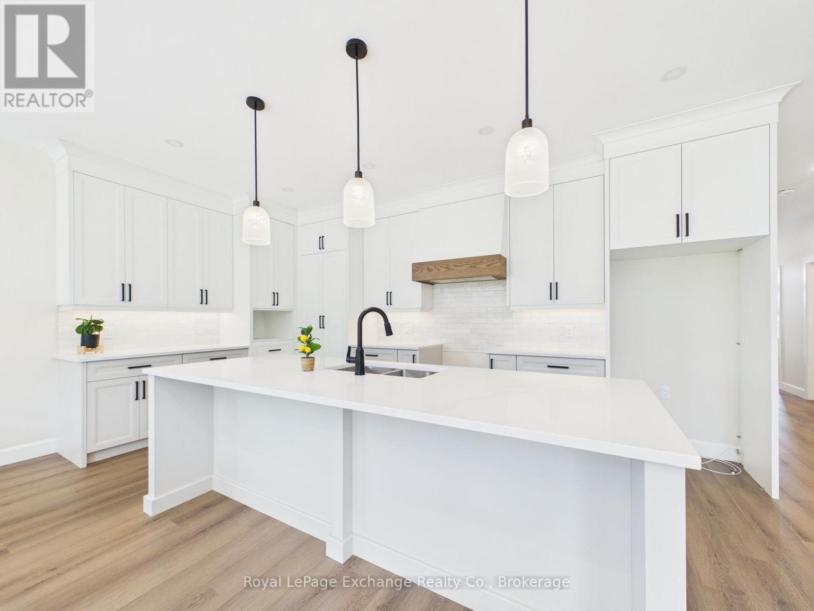 43 Mercedes Crescent, Kincardine, Ontario  N2Z 1G8 - Photo 7 - X12968042