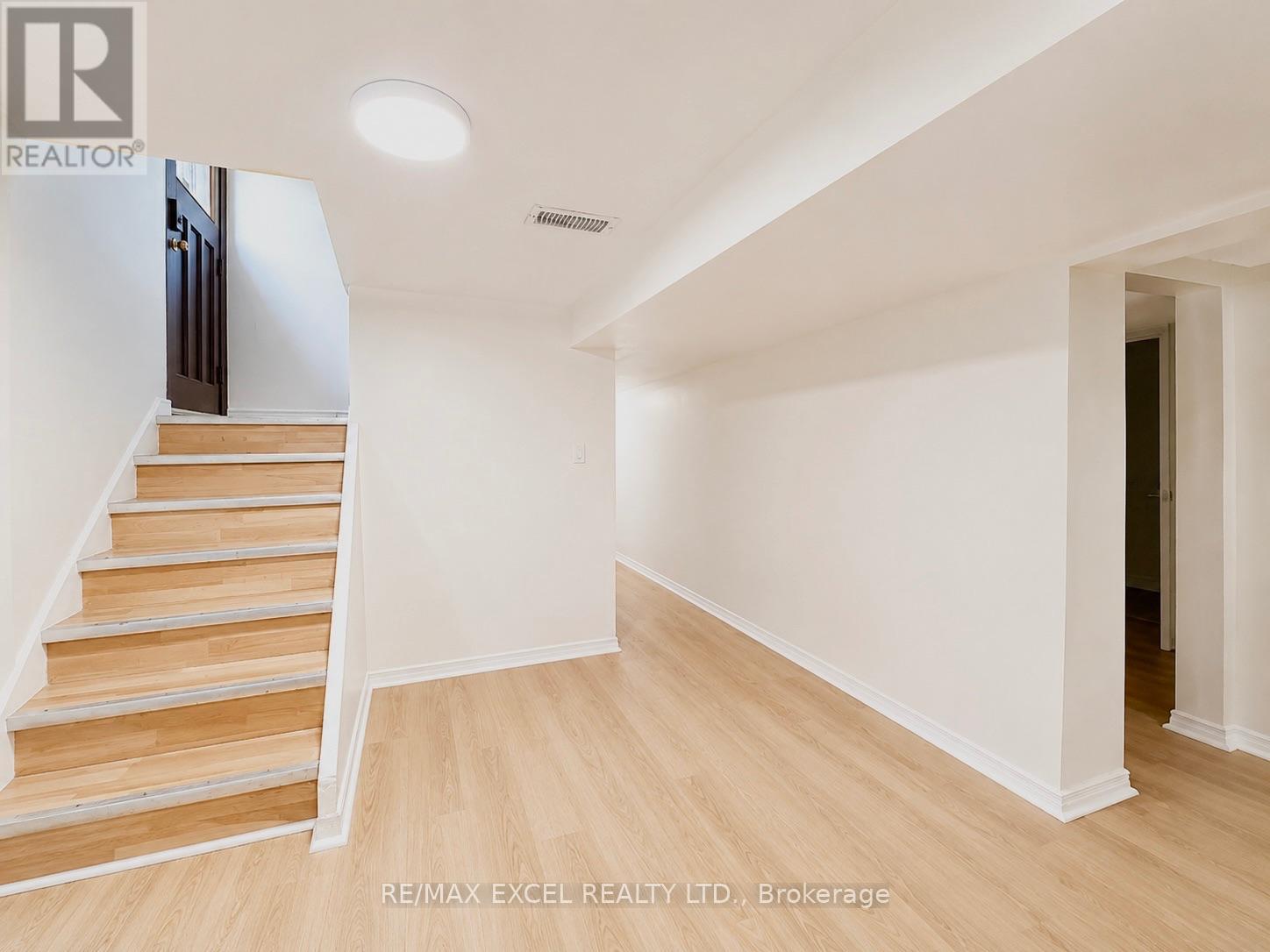 LOWER - 39 COMMONS DRIVE, Toronto, Ontario