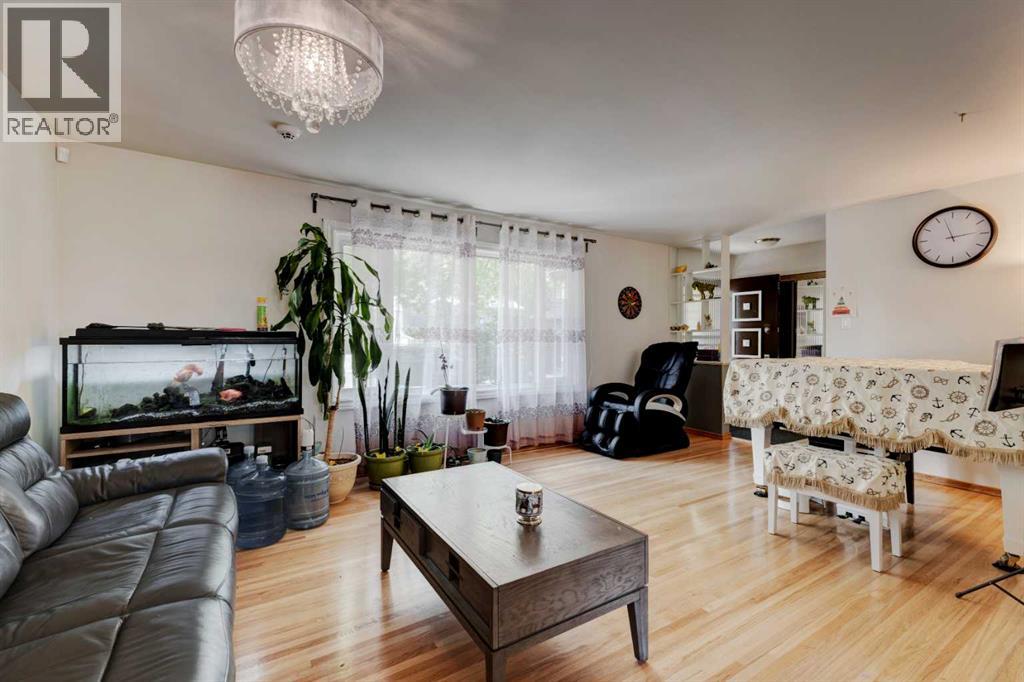 212 Hendon Drive NW, Calgary, Alberta  T2K 1Z2 - Photo 4 - A2327802