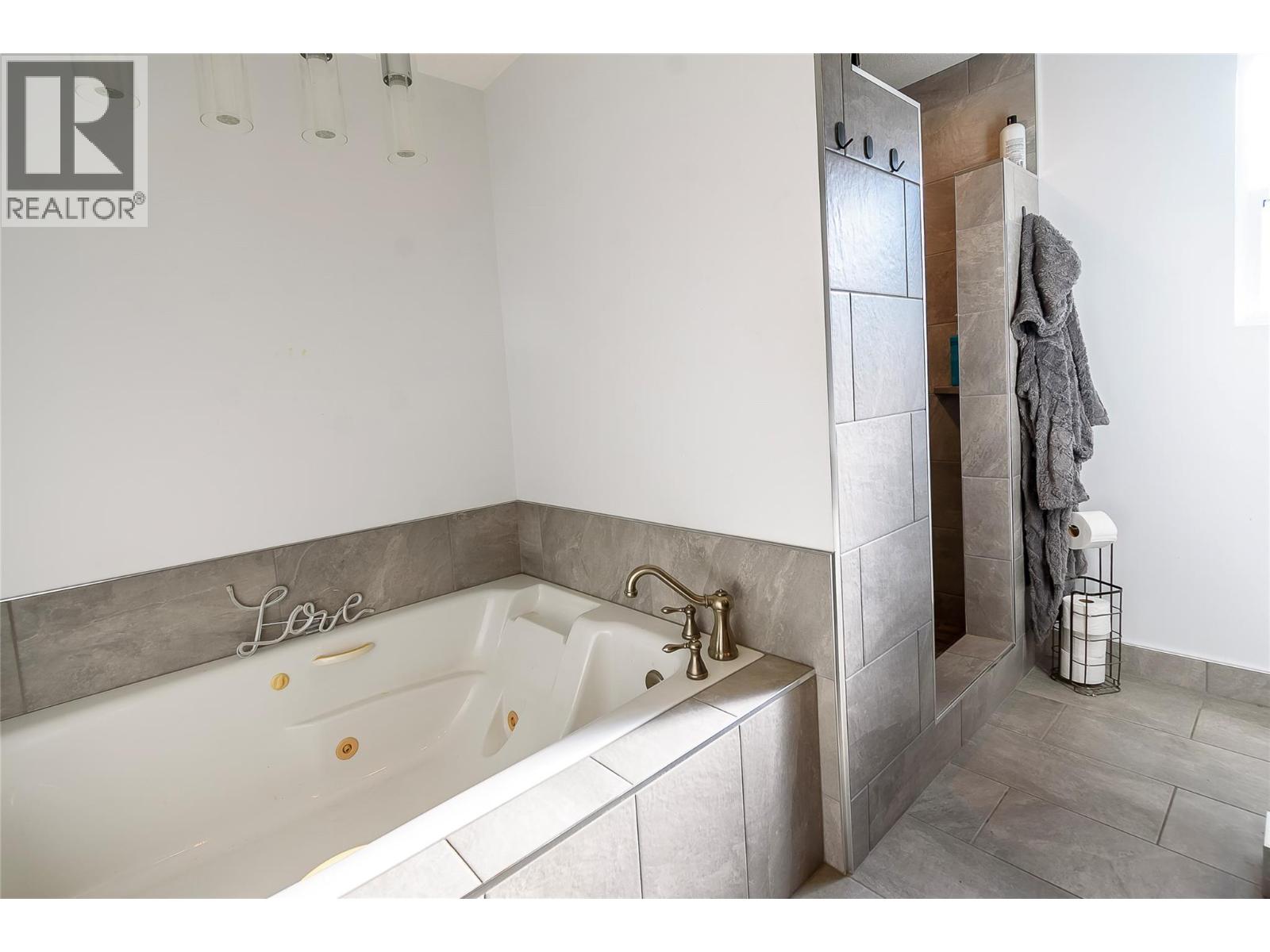 42 Lakeshore Drive, Vernon, British Columbia  V1H 2A1 - Photo 38 - 10367031
