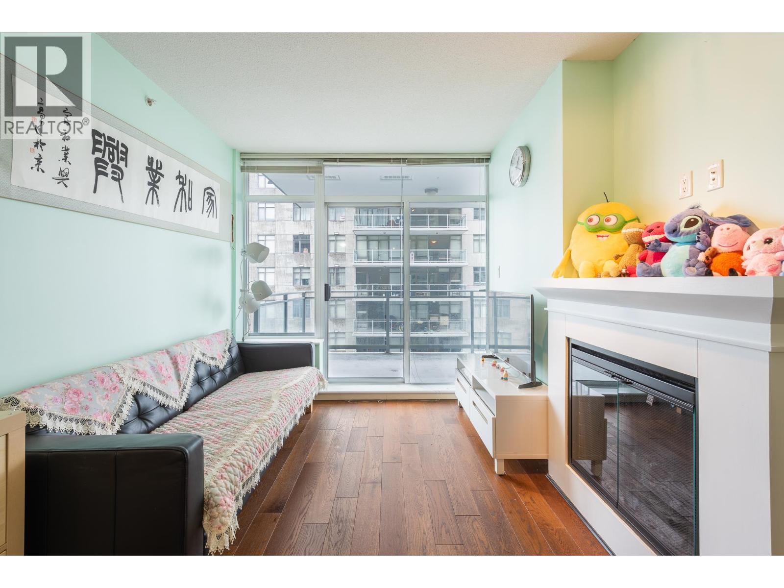 2310 892 Carnarvon Street, New Westminster, British Columbia V3M 0C5 - Photo 2 - R3106093