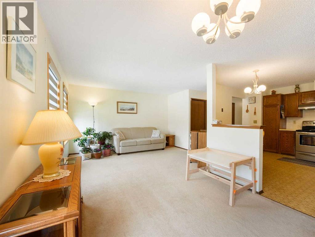 1620 47 Street SW, Calgary, Alberta  T3C 2C8 - Photo 3 - A2334156