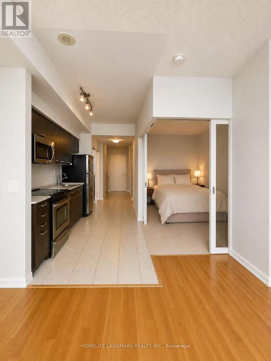1601 - 832 BAY STREET, Toronto, Ontario