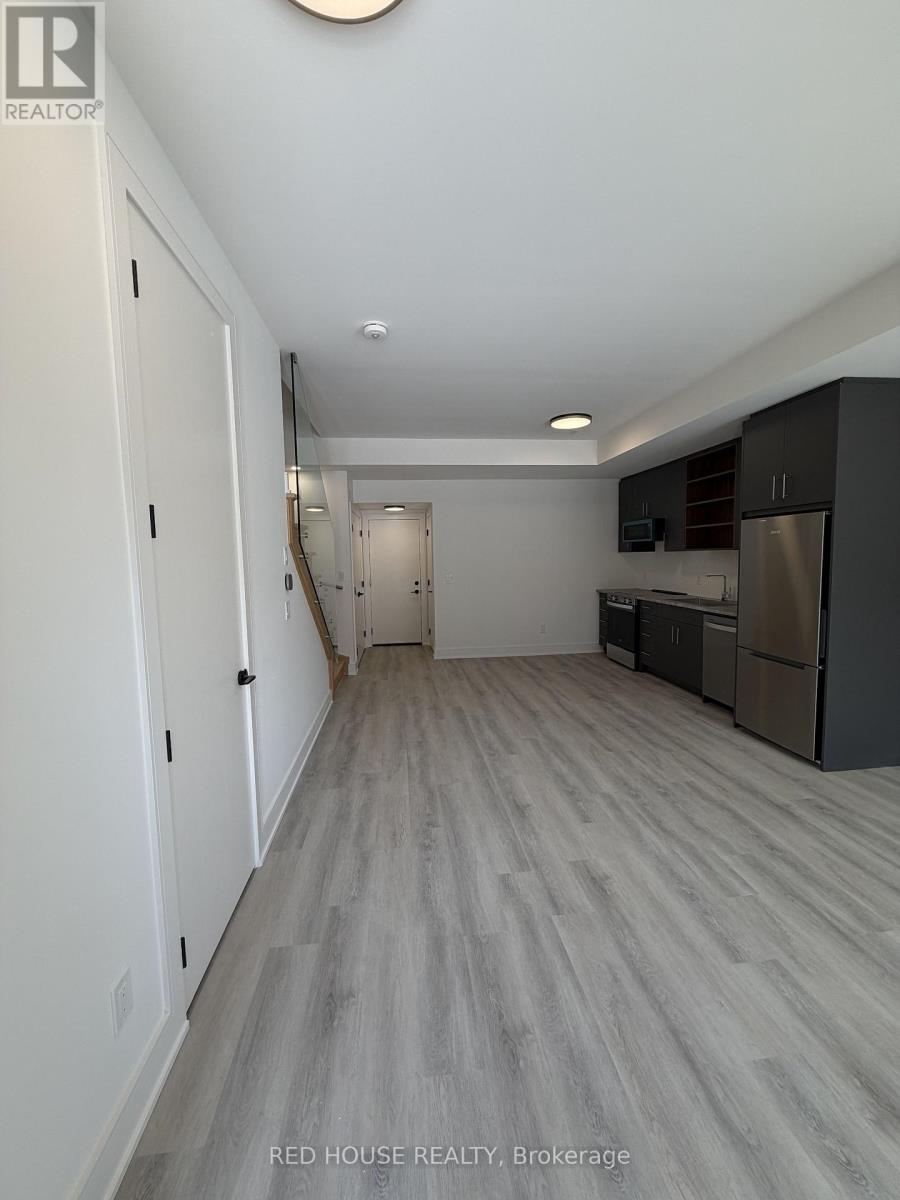143 Everett Common, St. Catharines, Ontario  L2P 0G8 - Photo 2 - X13630798