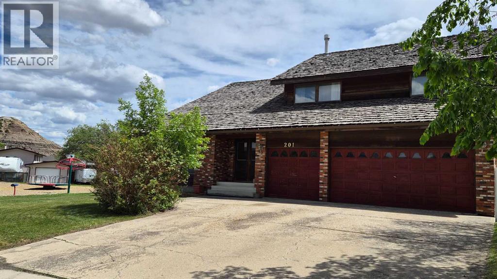 201 Huntington Park, Drumheller, Alberta  T0J 0Y6 - Photo 3 - A2316542