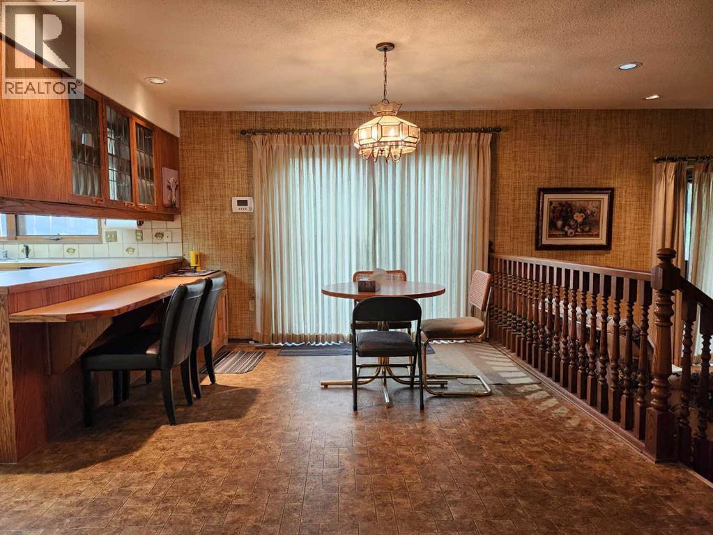 201 Huntington Park, Drumheller, Alberta  T0J 0Y6 - Photo 11 - A2316542