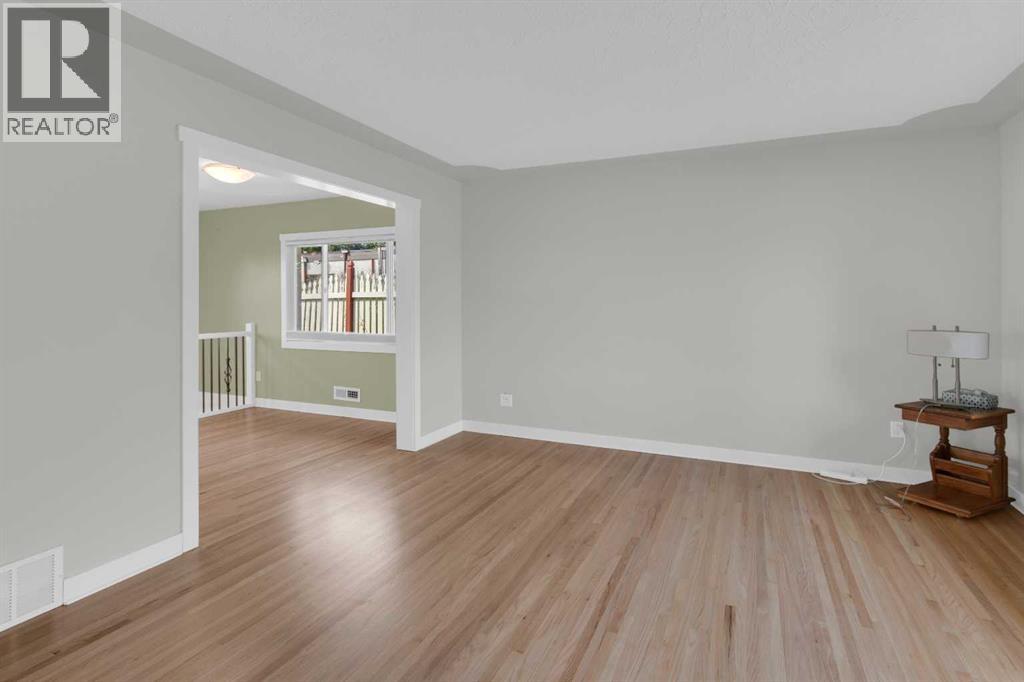 1 Thorncliffe Crescent NW, Calgary, Alberta  T2K 3A9 - Photo 8 - A2330898