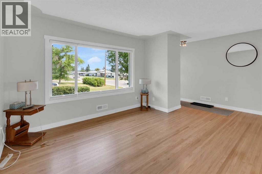 1 Thorncliffe Crescent NW, Calgary, Alberta  T2K 3A9 - Photo 6 - A2330898