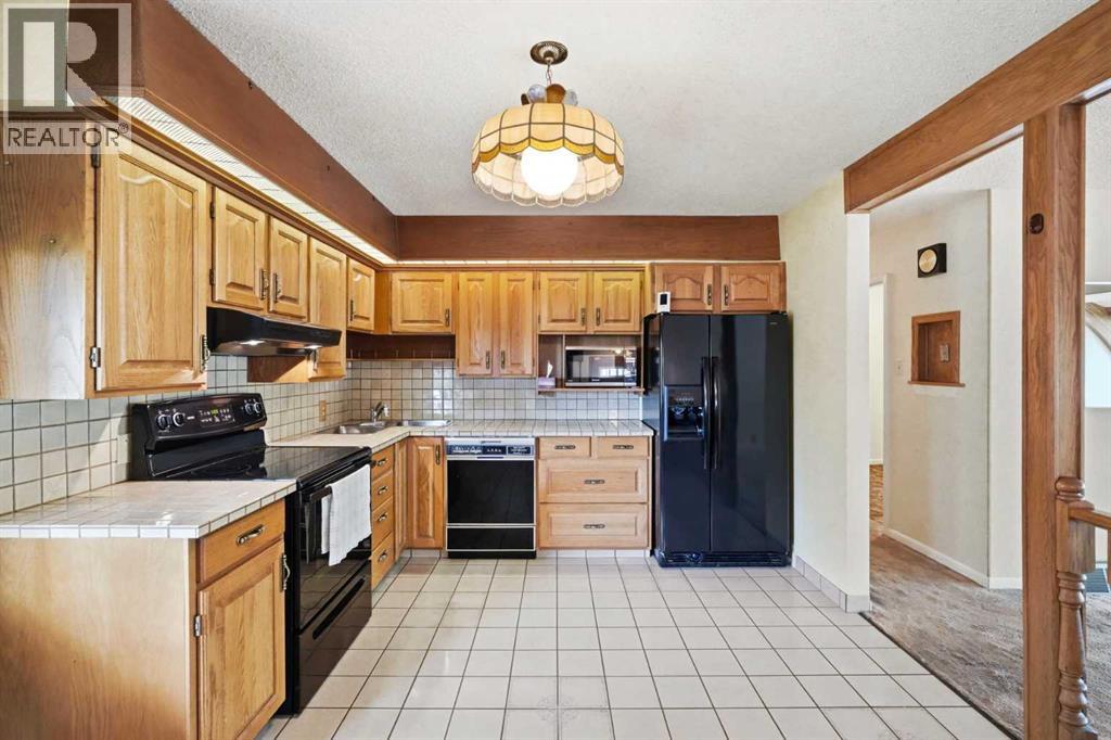 13 Tipton Place NW, Calgary, Alberta  T2K 3L6 - Photo 10 - A2333948