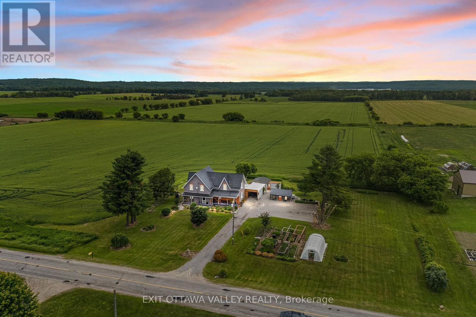 1922 KERR LINE ROAD, Whitewater Region, Ontario