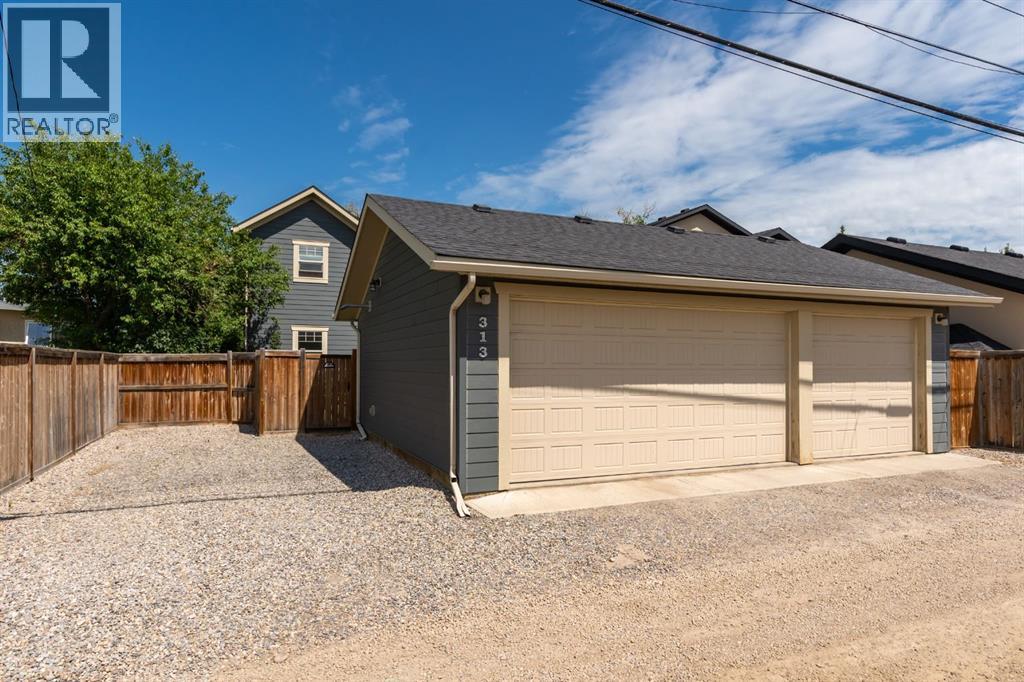 313 Centre Avenue SE, Airdrie, Alberta  T4B 1H6 - Photo 40 - A2327621