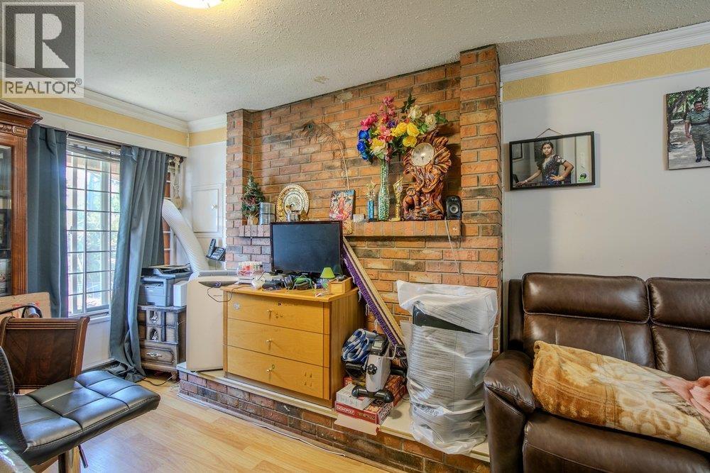 7477 7479 Holly Street, Burnaby, British Columbia  V5E 2C3 - Photo 6 - R3151875