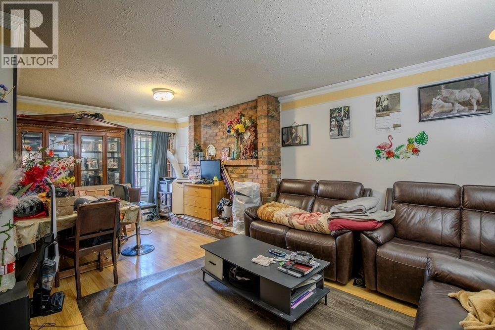 7477 7479 Holly Street, Burnaby, British Columbia  V5E 2C3 - Photo 4 - R3151875