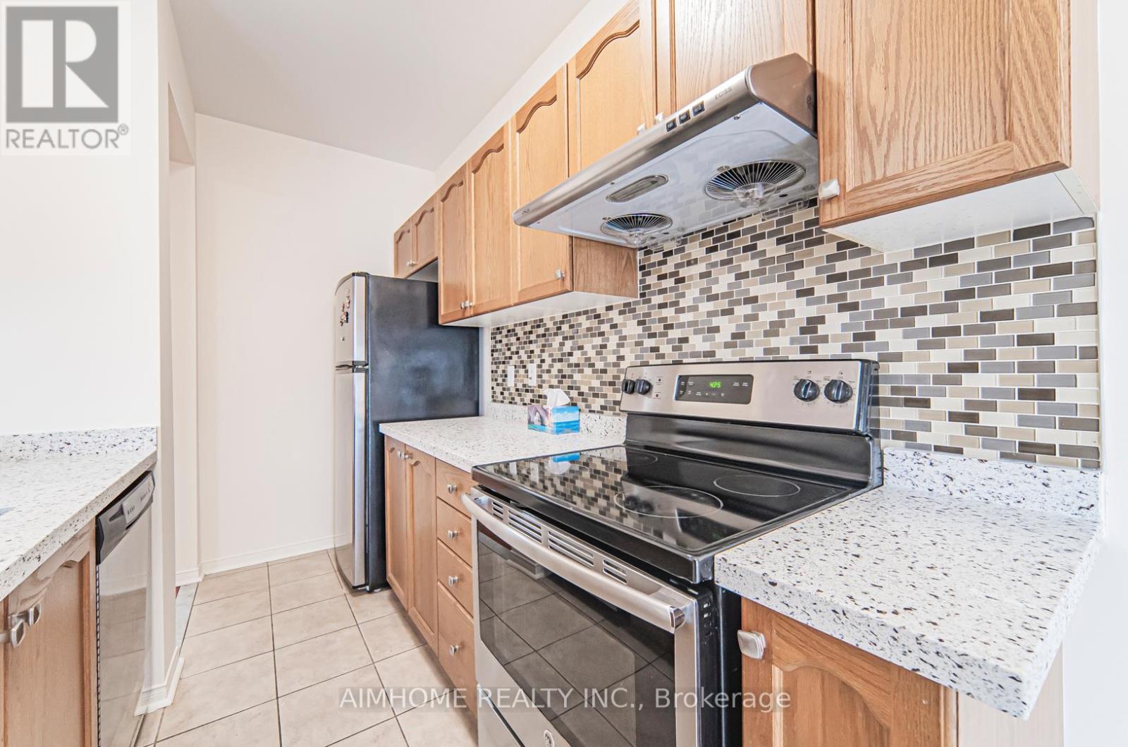 688 Courtney Valley Road, Mississauga, Ontario  L5V 0C3 - Photo 6 - W13628376
