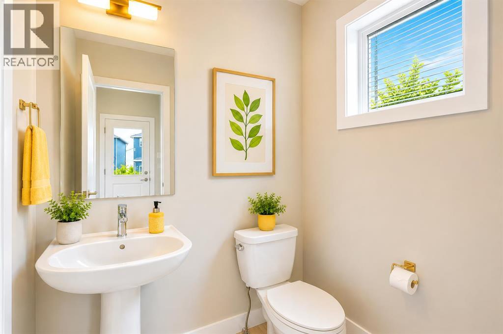 108 Bridgeport Green, Chestermere, Alberta  T1X 3C9 - Photo 3 - A2312218