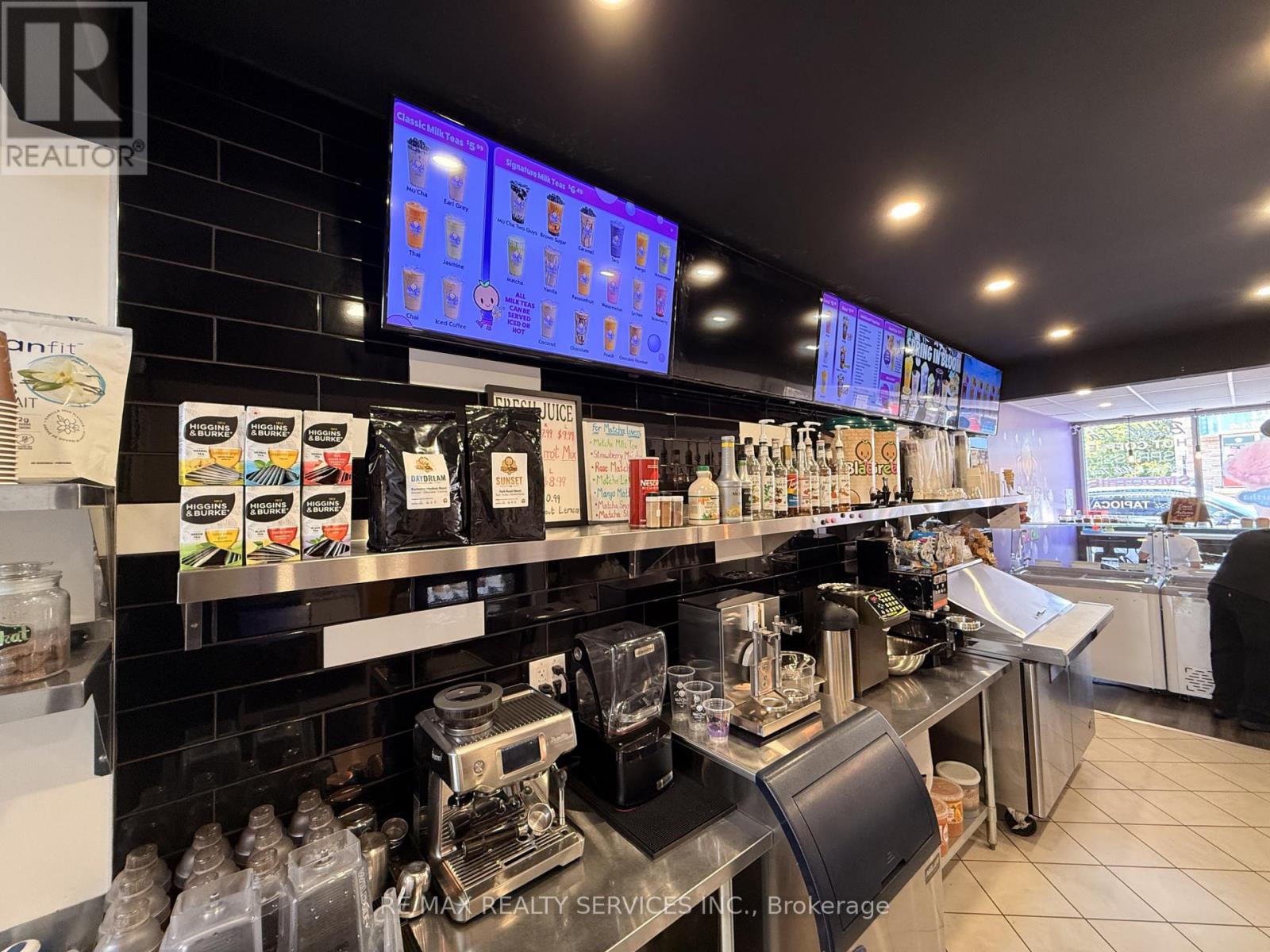 101 - 204 Queen Street S, Mississauga, Ontario  L5M 1L3 - Photo 2 - W13630858