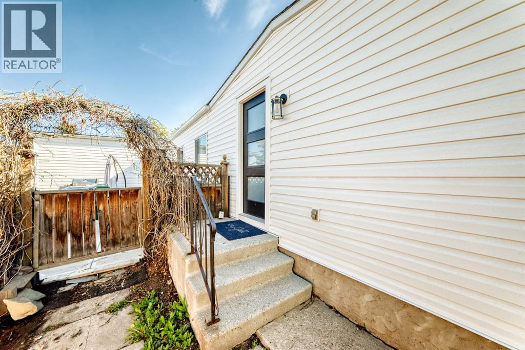 124 Big Springs Drive Se, Airdrie, Alberta  T4A 1J9 - Photo 3 - A2312597