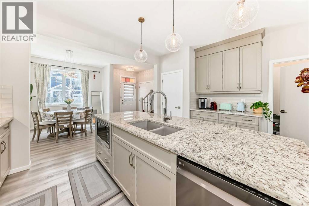 131 Carringham Road NW, Calgary, Alberta  T3P 1V3 - Photo 9 - A2316933