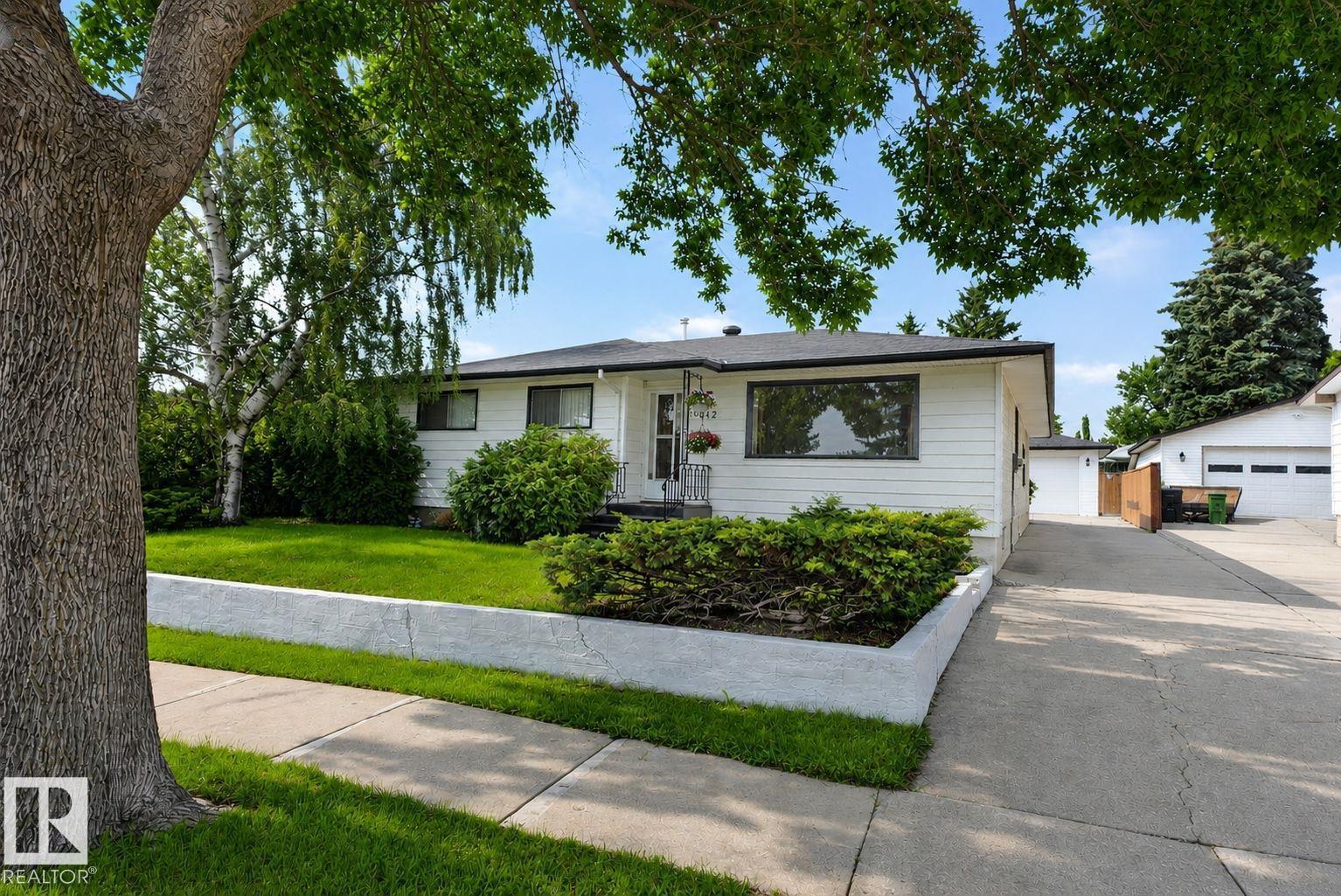 6012 145 AV NW, Edmonton, Alberta