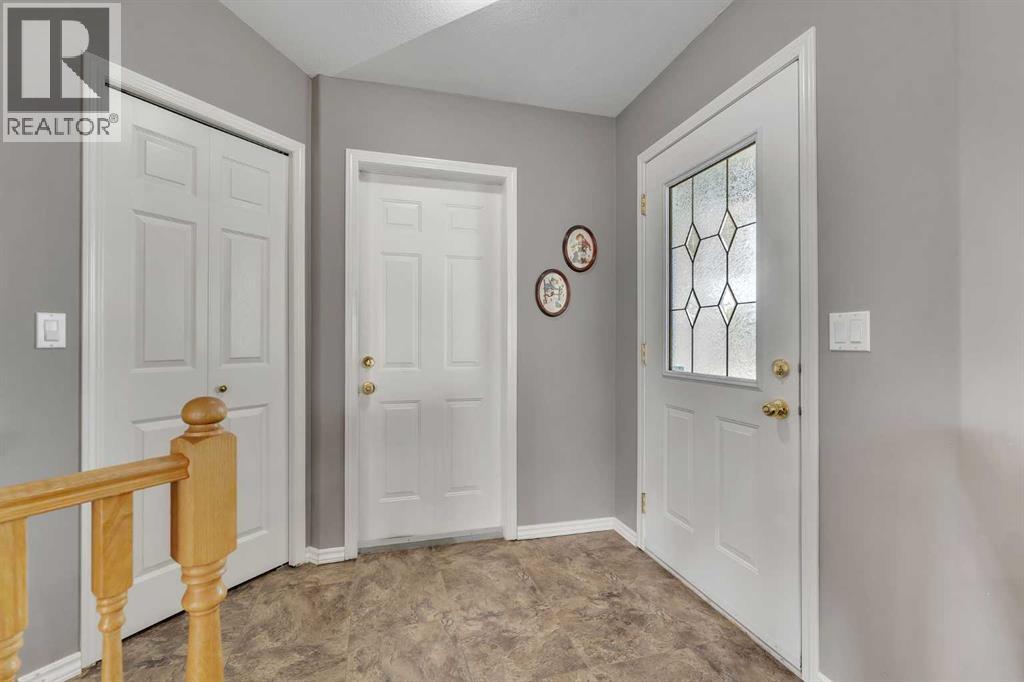 438 Carriage Lane Crossing, Carstairs, Alberta  T0M 0N0 - Photo 3 - A2324606