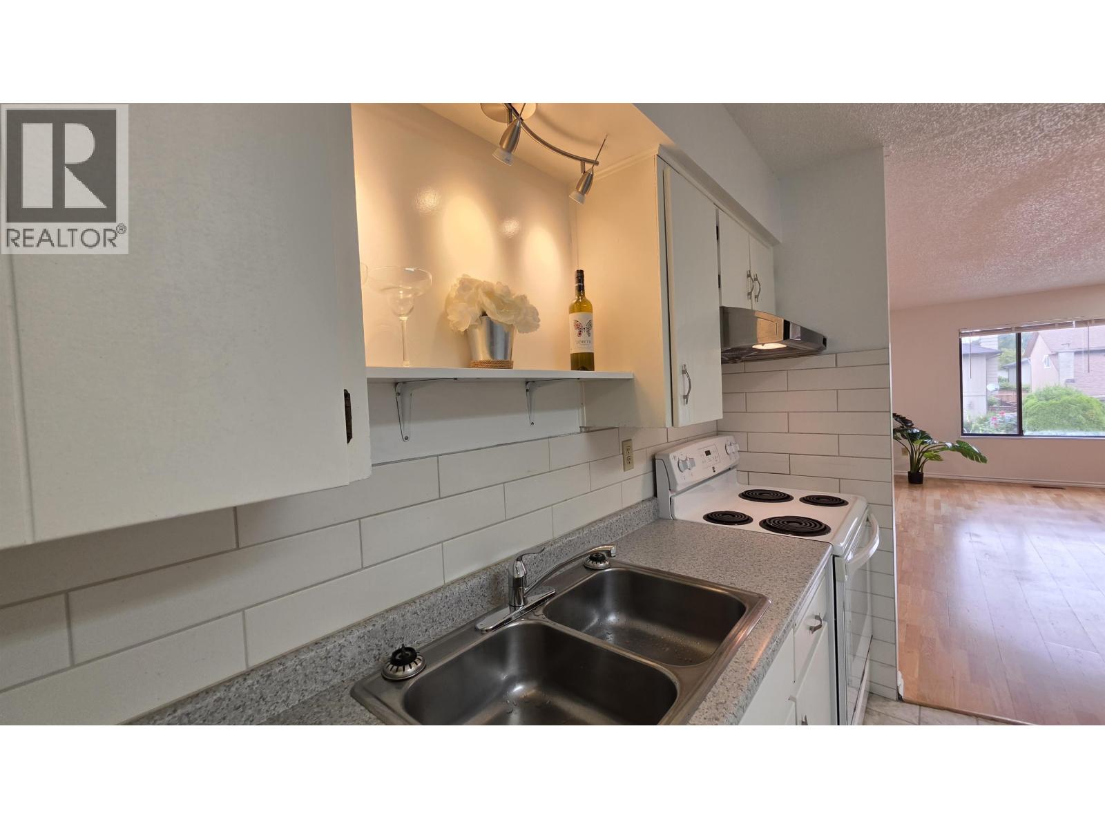 3220 Harwood Avenue, Coquitlam, British Columbia  V3E 1T8 - Photo 9 - R3149123