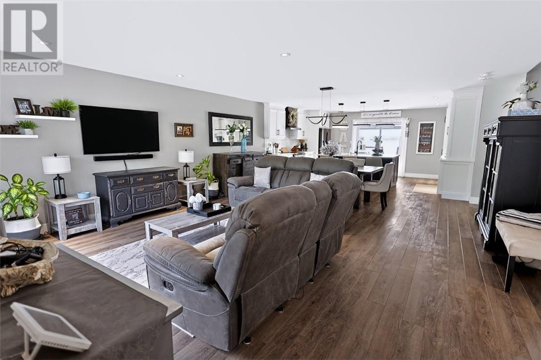 121 W Laurier, Azilda, Ontario  P0M 1B0 - Photo 11 - 2129516