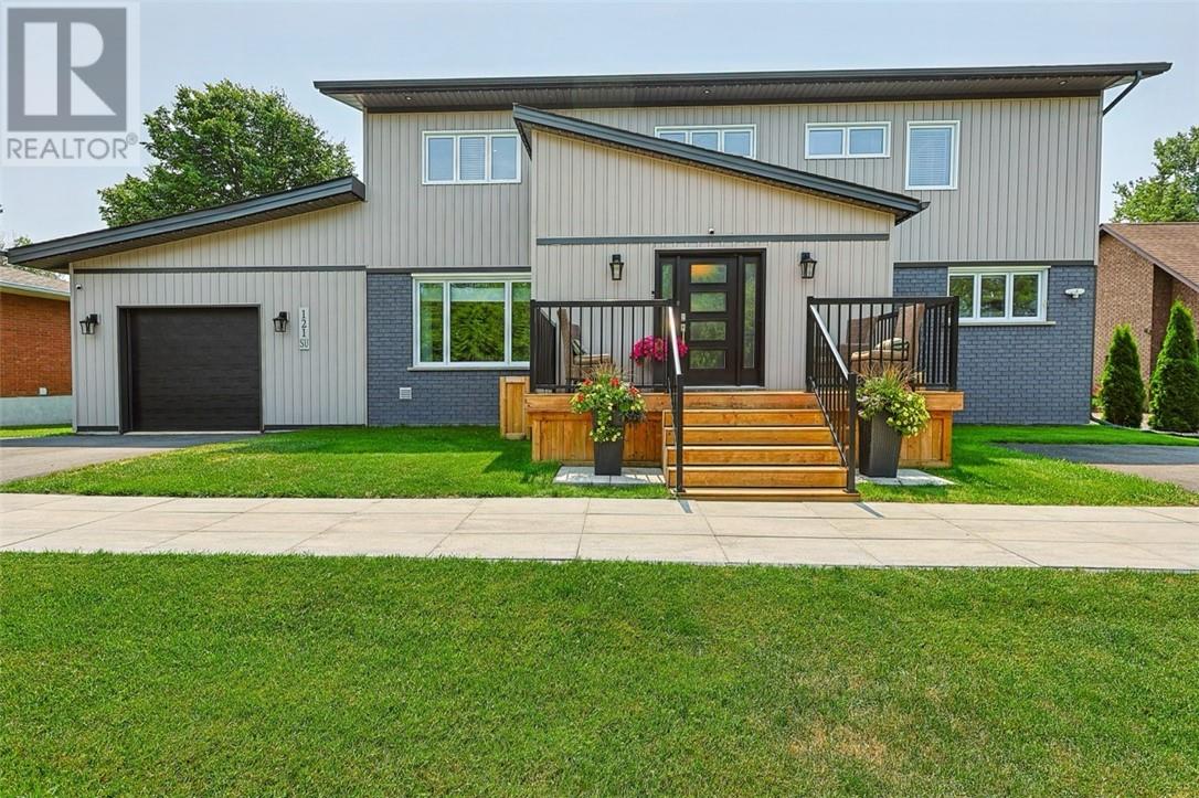 121 W Laurier, Azilda, Ontario  P0M 1B0 - Photo 2 - 2129516