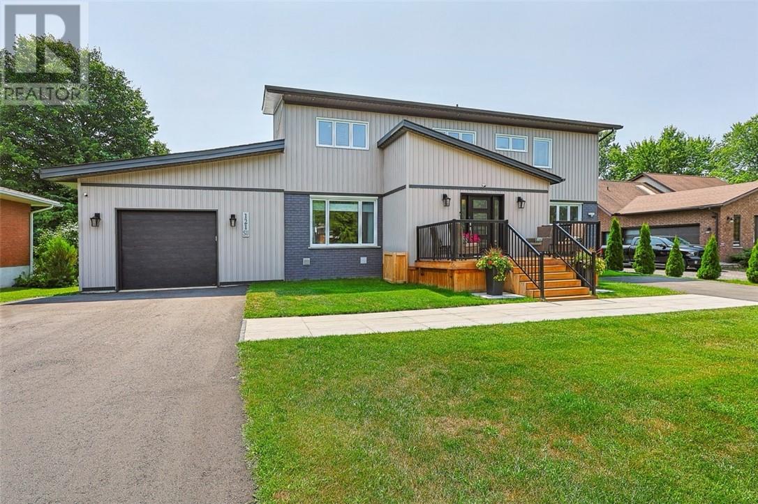 121 W Laurier, Azilda, Ontario  P0M 1B0 - Photo 4 - 2129516