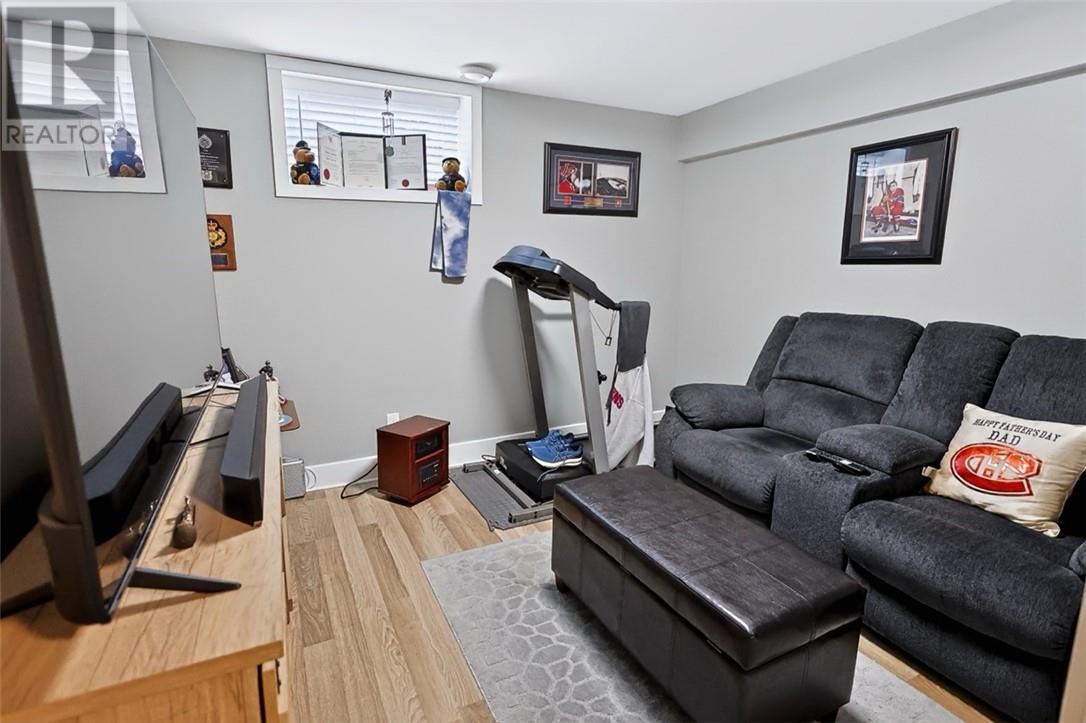 121 W Laurier, Azilda, Ontario  P0M 1B0 - Photo 43 - 2129516