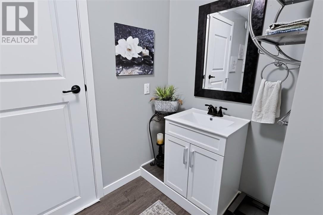 121 W Laurier, Azilda, Ontario  P0M 1B0 - Photo 47 - 2129516
