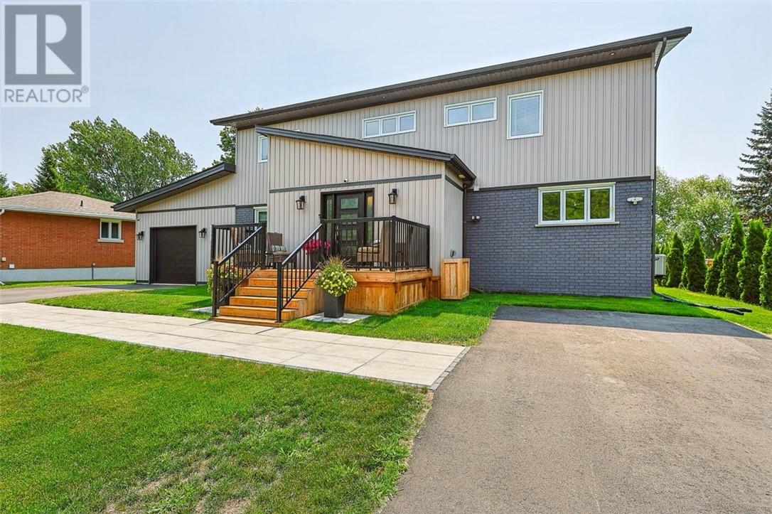 121 W Laurier, Azilda, Ontario  P0M 1B0 - Photo 5 - 2129516