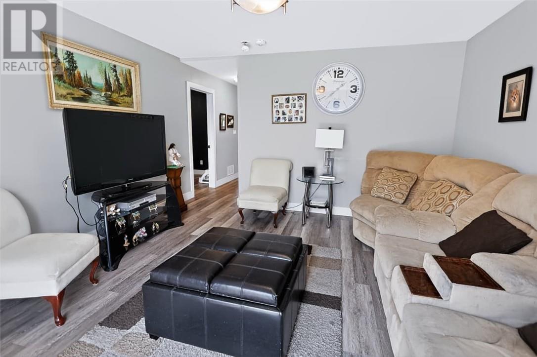 121 W Laurier, Azilda, Ontario  P0M 1B0 - Photo 59 - 2129516